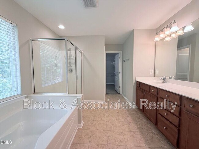 Building Photo - 2101 Addenbrock Dr