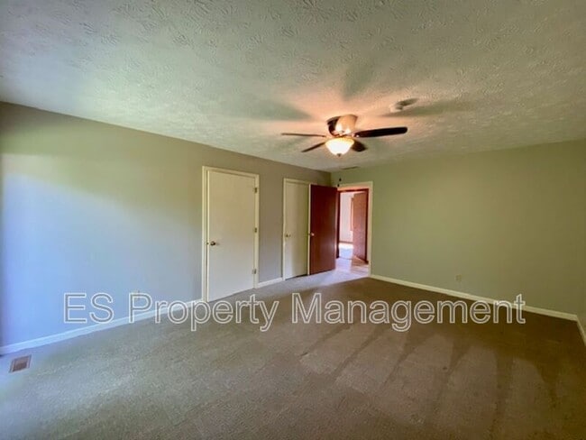 Building Photo - 6110 Munsee Ln