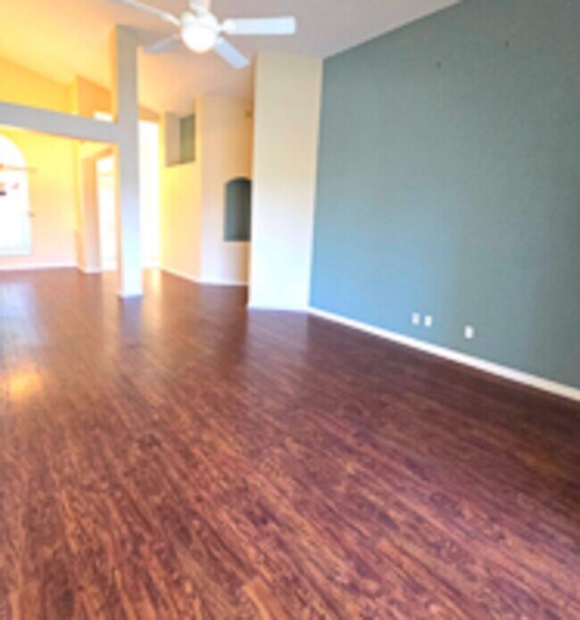 Building Photo - 691 Lakeworth Cir