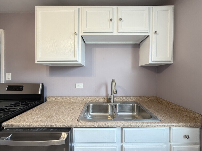 Building Photo - 2057 E 72nd St