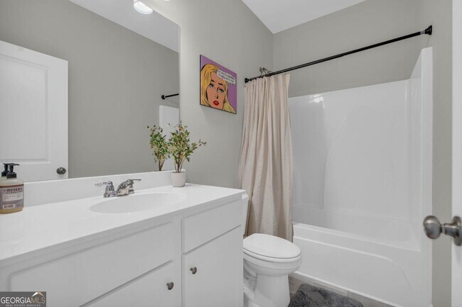 Building Photo - 1954 Sanford Dr