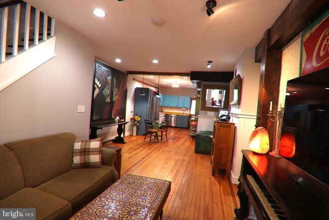 Building Photo - 1223 Haubert St