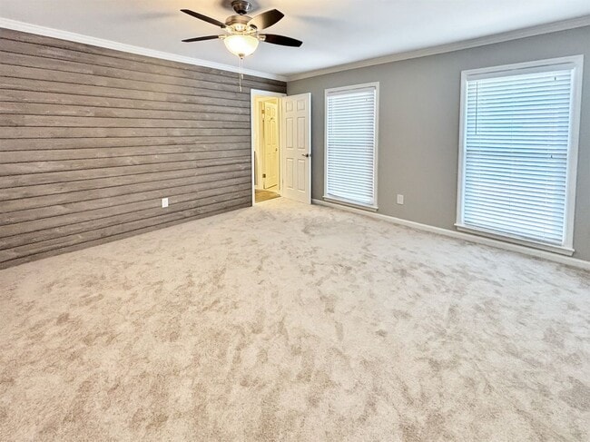 Building Photo - 5030 Meadow Ln