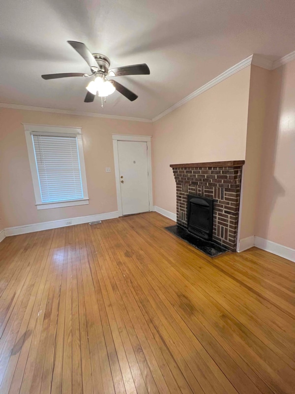 Building Photo - 126 Laurel Ave E