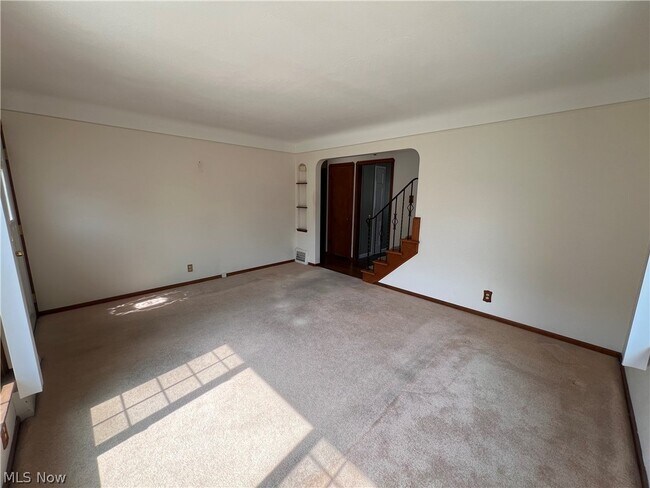 Building Photo - 3006 Torrington Ave