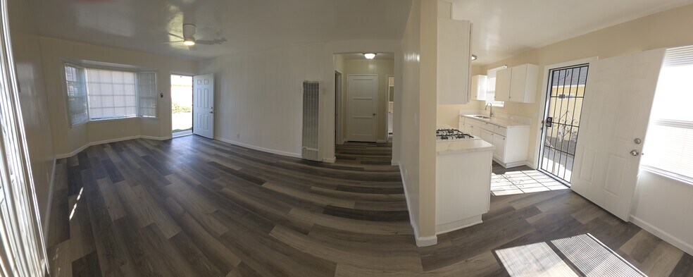 Building Photo - 15726 Halldale Ave