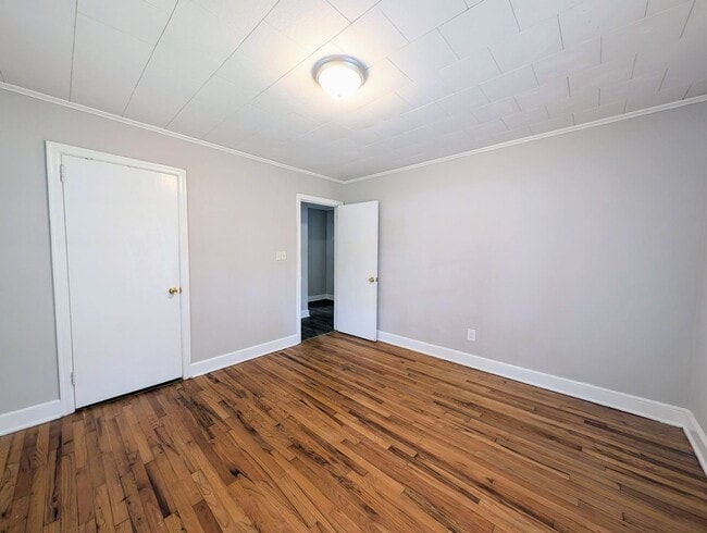 Building Photo - 213 E Weatherspoon St