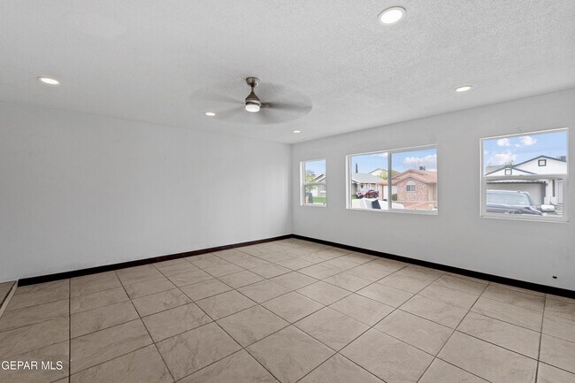 Building Photo - 12290 Tierra Bella Dr