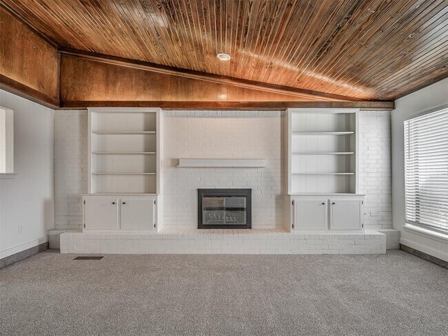 Building Photo - 1819 Lakehurst Dr