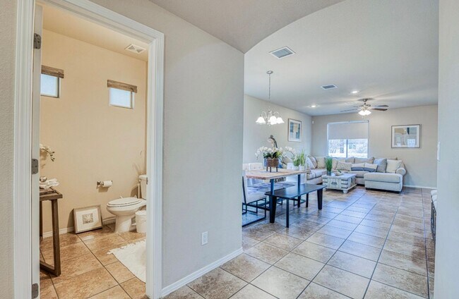 Building Photo - Westside area for Short or Long Term Rental (Completely Furnished) Beautiful 3 bed/2.5 baths plus...