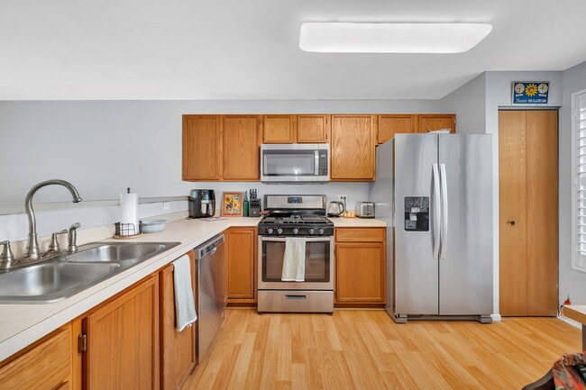 Building Photo - 3605 Forestview Dr