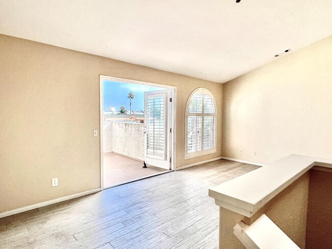 Building Photo - 221 Donax Ave