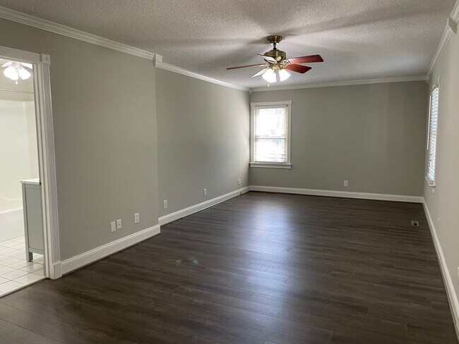 Building Photo - BEAUTIFUL 3 BED, 2 BATH BRICK HOME LOCATED...