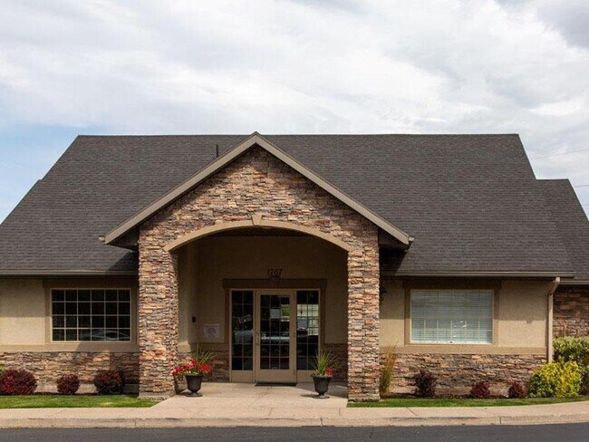 Building Photo - 1758 N 460 W