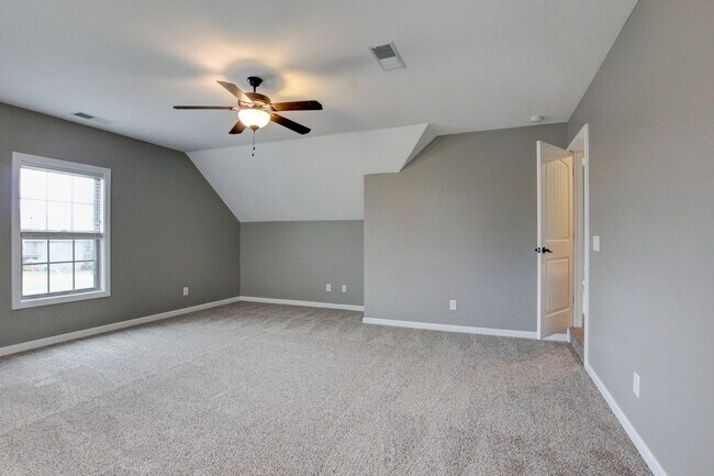 Building Photo - Executive Home on Cul de sac off exit 8.  Hurry.