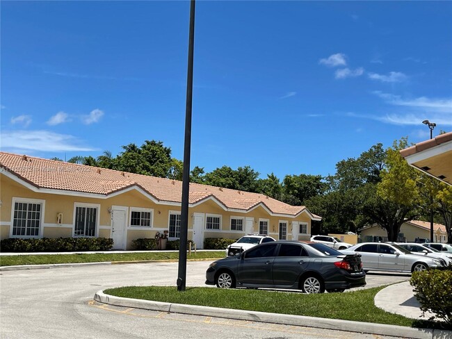 Building Photo - 3846 SW 48th Ave   Pembroke Park Fl 33023