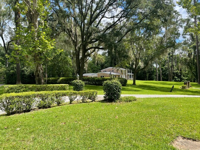 Building Photo - Stunning 3-Bedroom Home with Attached Private Suite – Fully Updated & Move-In Ready