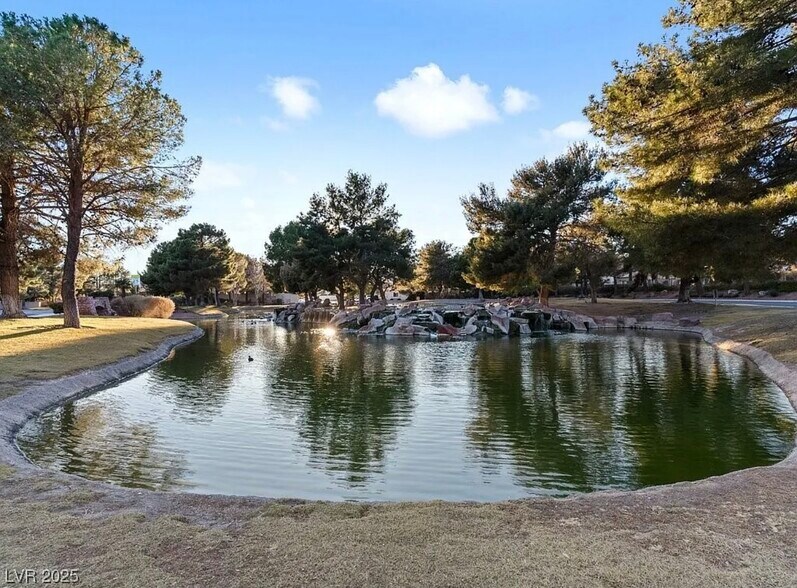 The Lakes - 2801 Willow Wind Ct