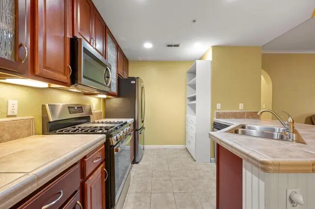 Building Photo - Rocklin