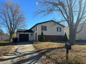 Building Photo - Incredible Large 4 Bedroom House!