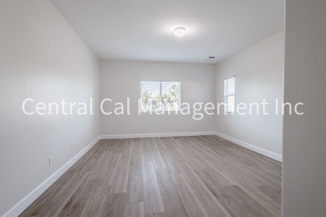 Building Photo - 4 bedroom/3 Bath Home with Solar in the Southwest - $3195 Per Month!