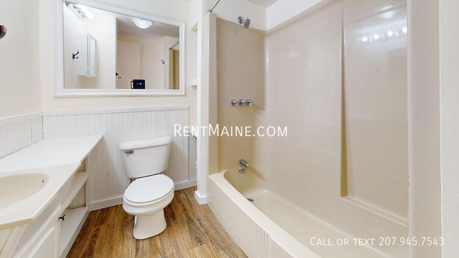 Building Photo - 322 Grove St