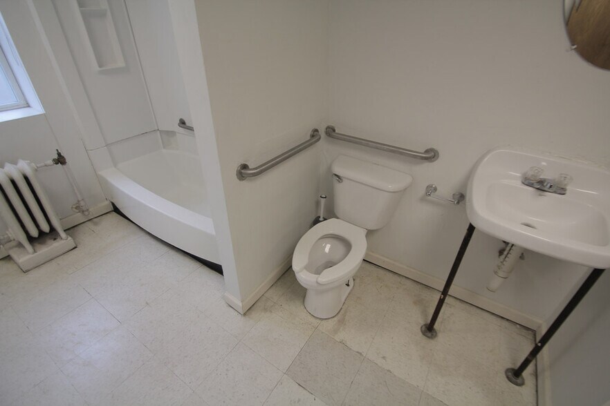 Building Photo - 505 South Ave