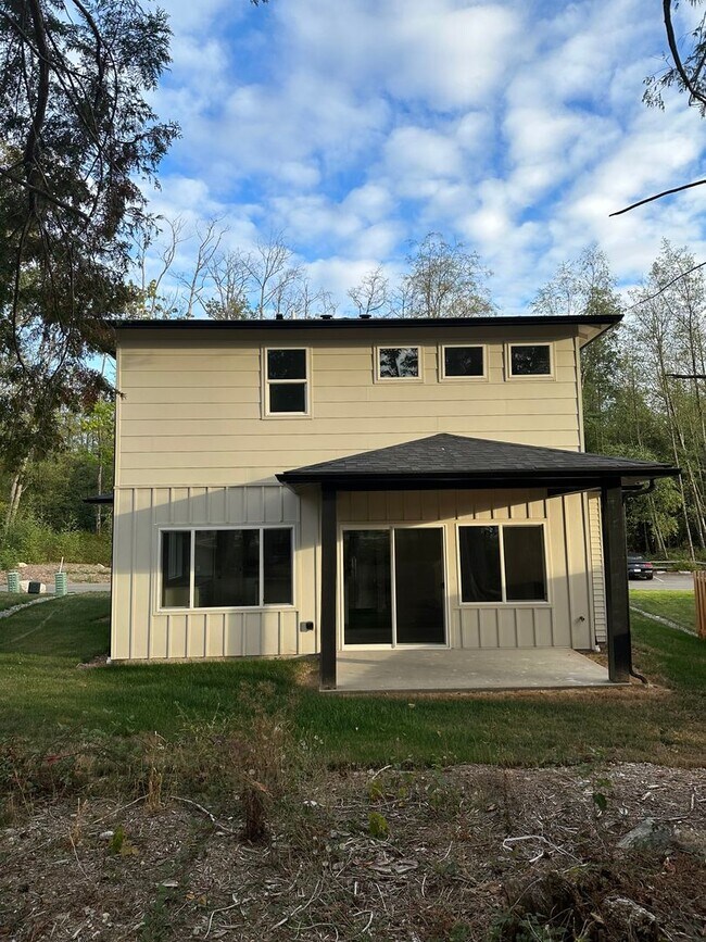 Building Photo - 3 Bedroom, 2.5 Bath in Blaine in Newer Nei...