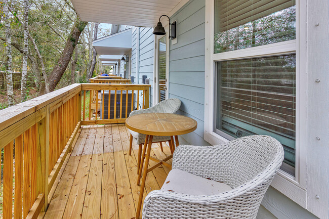 Building Photo - 1022 McLaren Cir