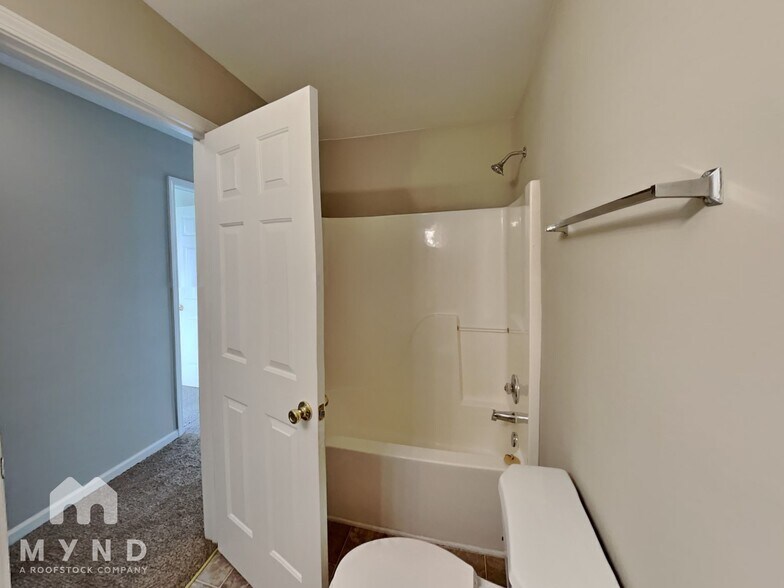 Building Photo - 107 Huntington Ct