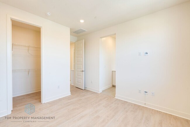 Building Photo - Brand New Built 3 Bed 2.5 Bath Flex Townhouse in Ontario!