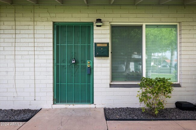 Primary Photo - 518 E Roanoke Ave