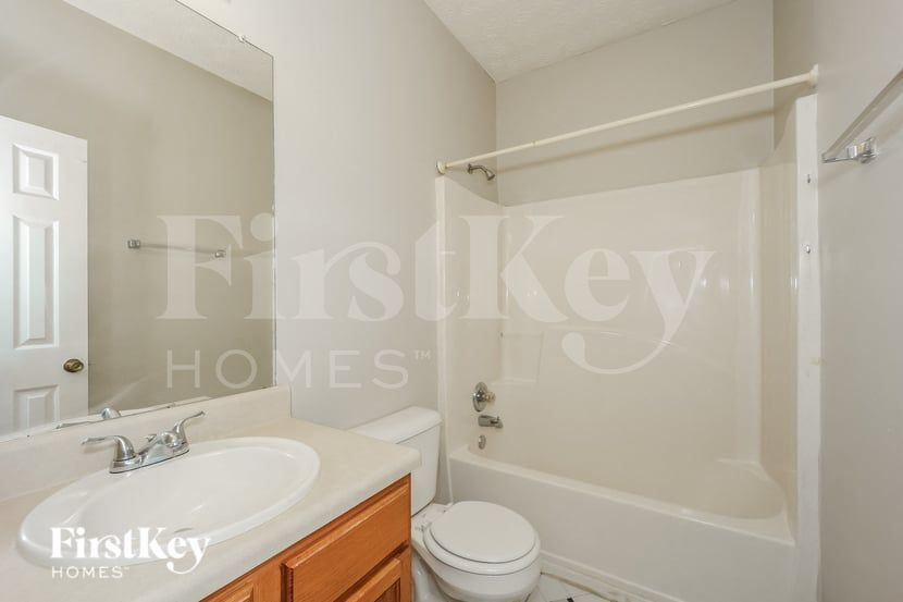 Building Photo - 5713 Old Carriage Dr