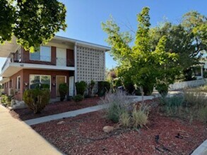 Building Photo - GORGEOUS Avenues Home!!!