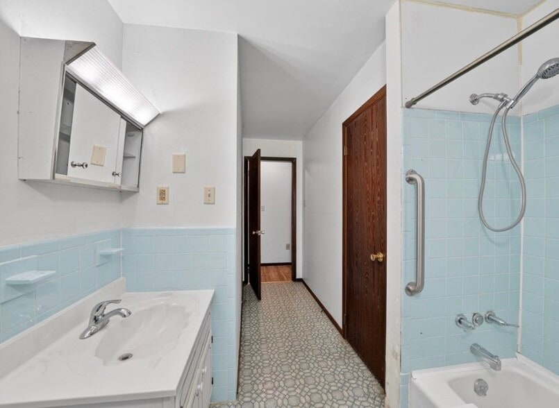 Building Photo - 426 S Wilbur Ave