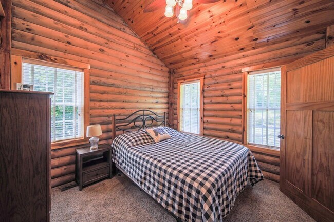 Building Photo - 195 Black Bear Dr