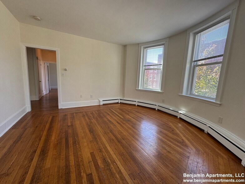 Building Photo - 1531 Beacon St