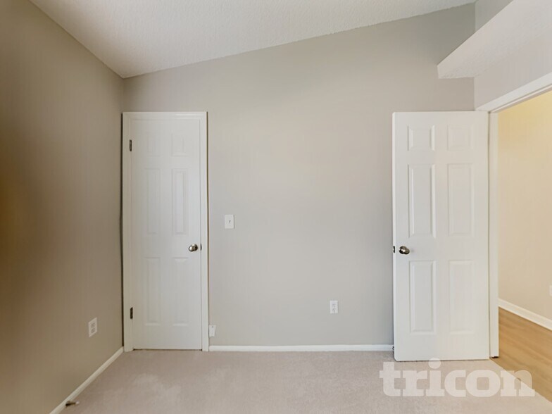 Building Photo - 7227 Edgewater Shores Ct