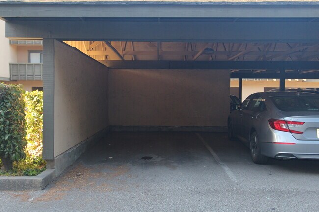 Building Photo - 5176 Makati Cir