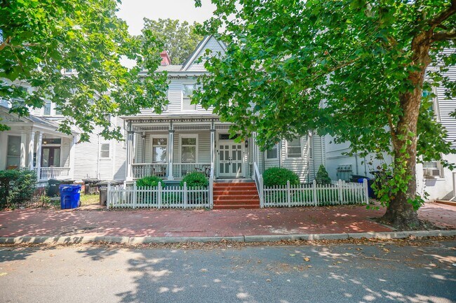 Building Photo - 430 South St