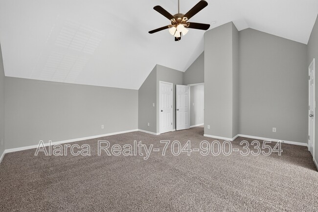 Building Photo - 2041 White Cedar Ln