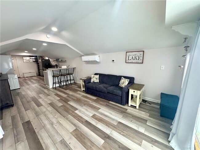 Building Photo - 182 Lake Bluff Rd