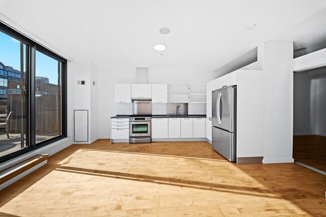 Building Photo - 346 Congress St