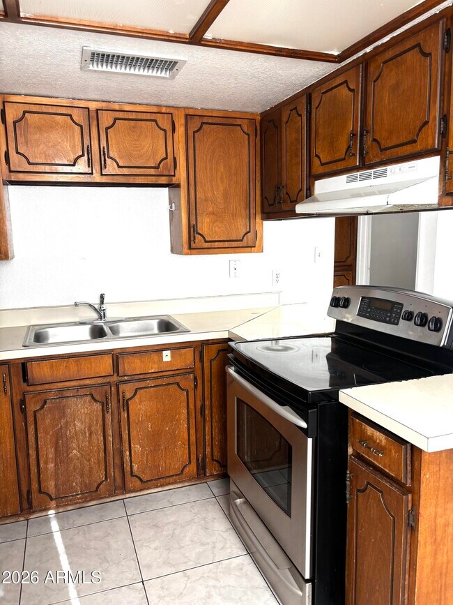 Building Photo - 2135 Hohokam Dr