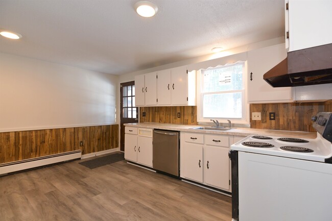 Building Photo - 3 Holly Ln