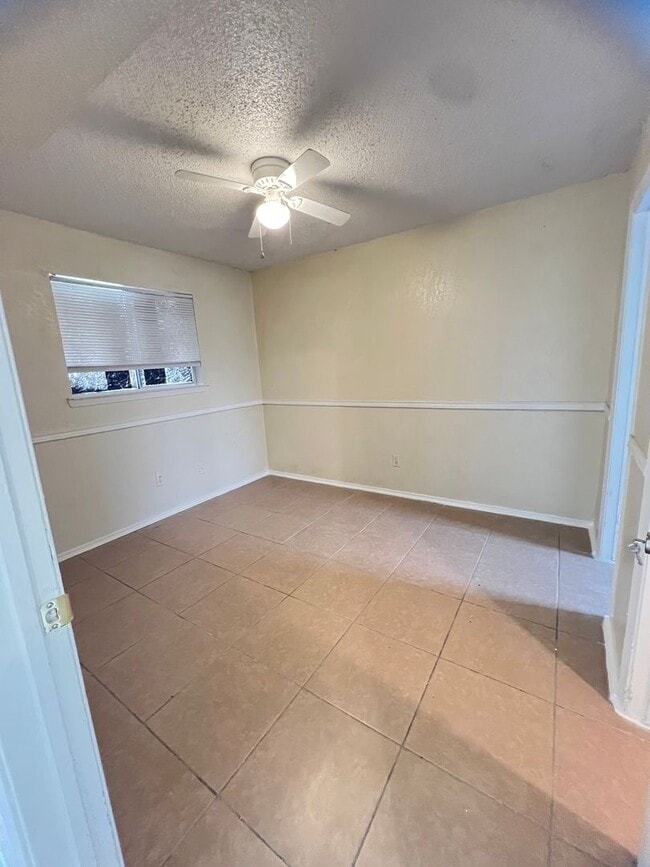 Building Photo - 1601 E Central Texas Expy