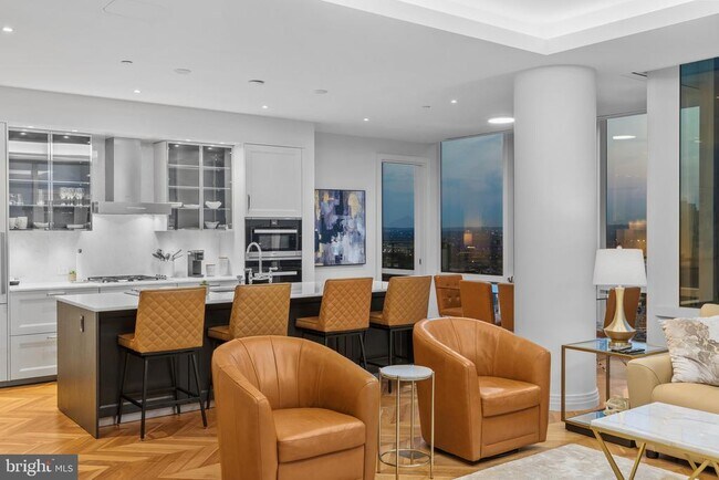 Building Photo - 300 International Drive
