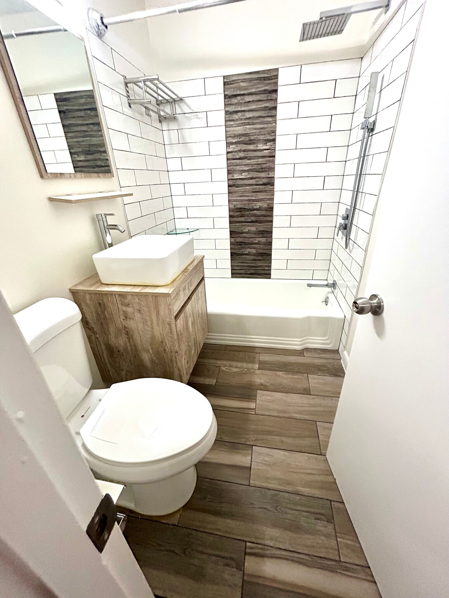 Building Photo - 10506 Weymouth St