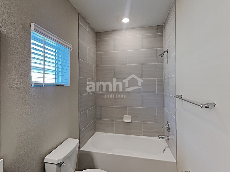 Building Photo - 244 Hemlock Pt