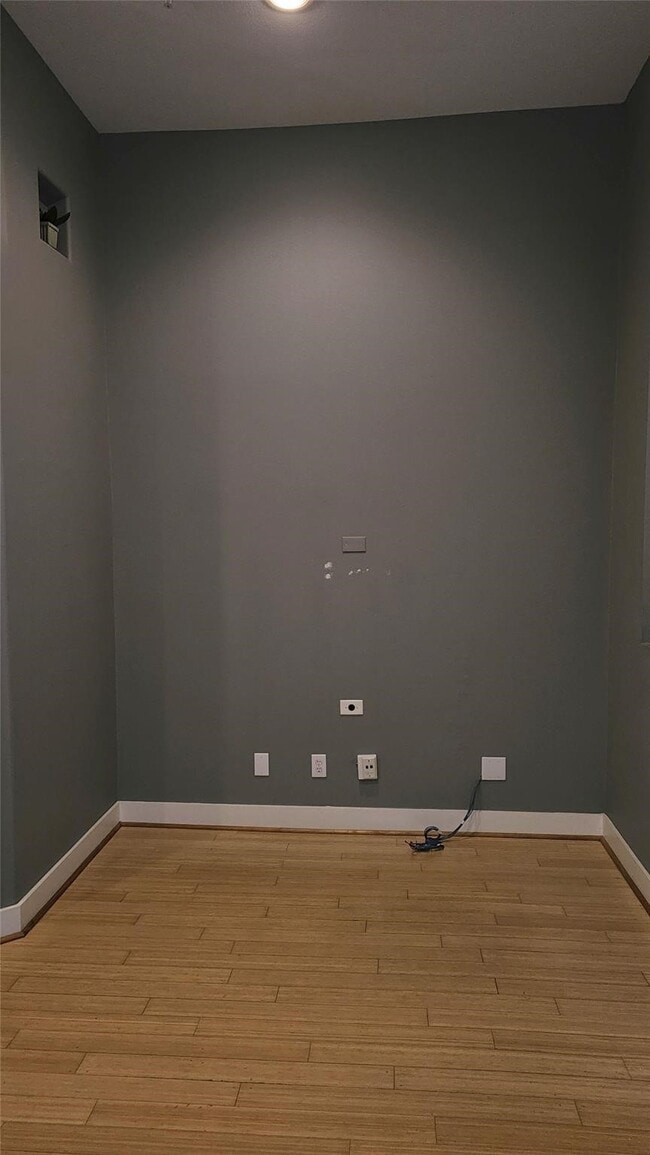 Building Photo - 2301 Camden Dr